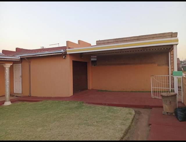 2 BEDROOM HOUSE FOR SALE IN SEBOKENG UNIT 3